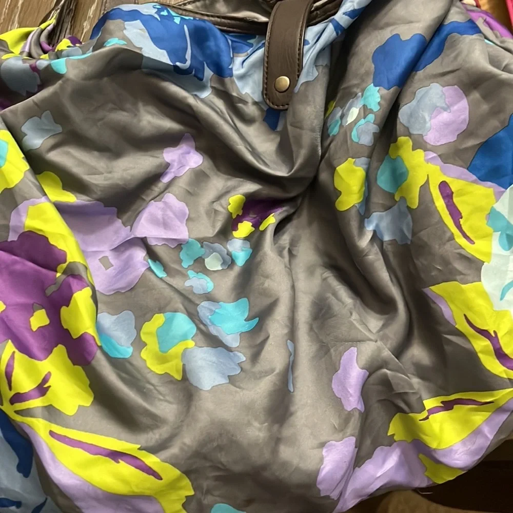 Old Navy silky gray floral print scarf hobo bag